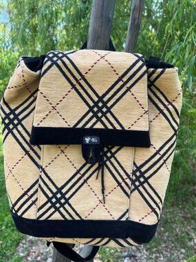 B’s 🐝 Black & Beige Plaid Women's Backpack -